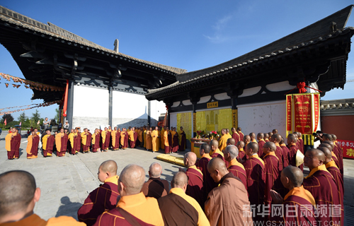 Monks pray in Gansu to commemorate the victory in World War II