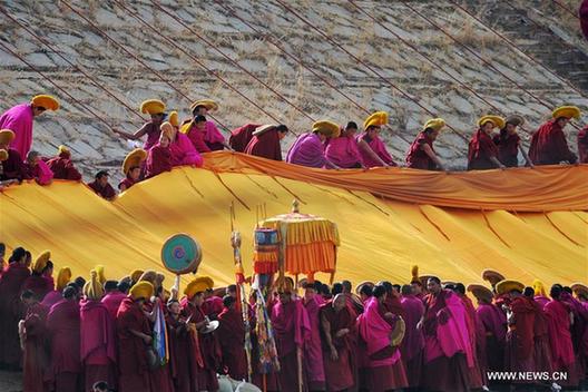 Buddha tangka display of Labrang Monastery held in NW China's Gansu