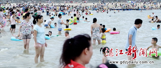 Cool yourself from the hot weather in Zhanjiang