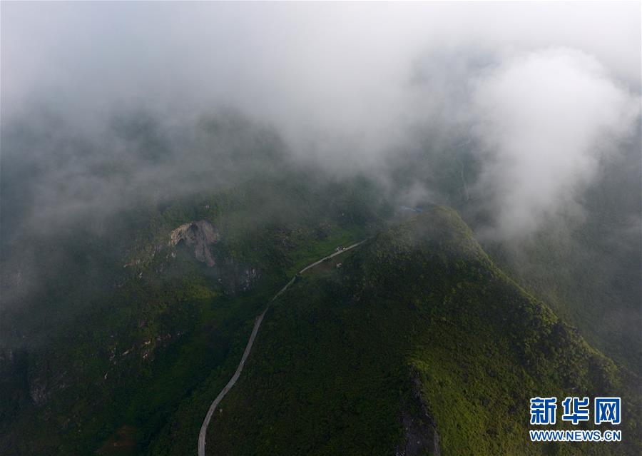 Roads cross mountains in Du'an