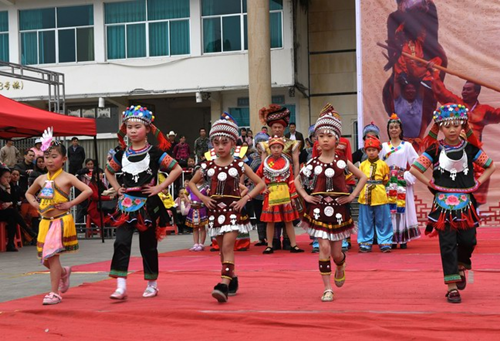 Mulao traditions staged in Luocheng