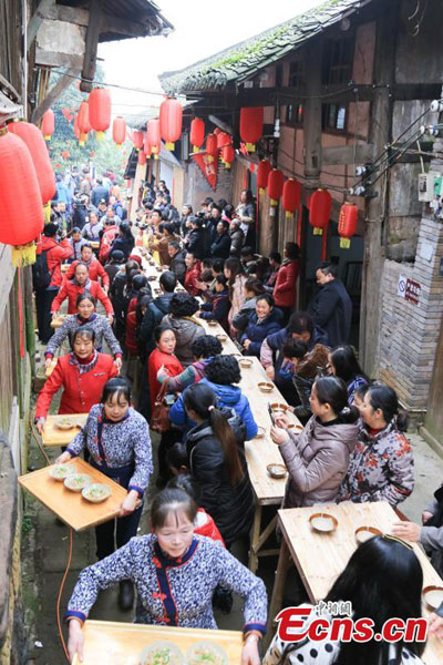 Over 3,000 diners join 'long street banquet'