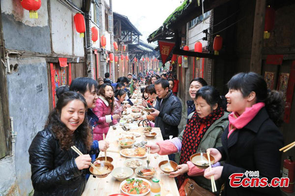 Over 3,000 diners join 'long street banquet'