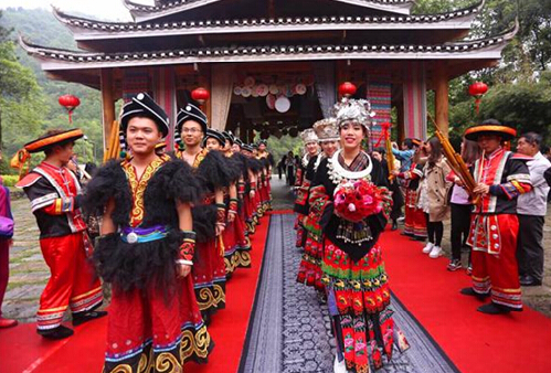 Miao-style group wedding held for outlanders