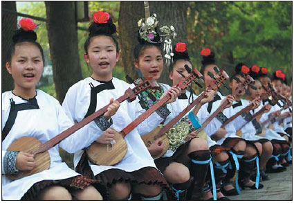 Tourists flock to enjoy colorful ethnic cultures