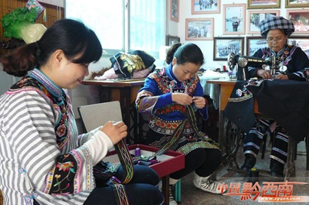 Sewing the future of Bouyei costumes