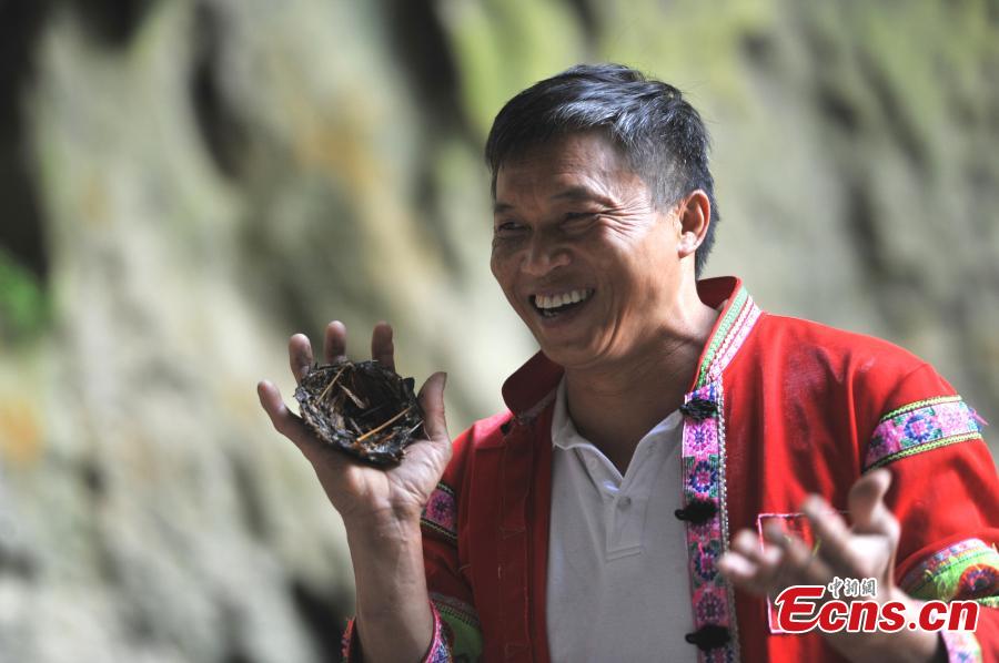 Real life spiderman scales cliff without safety equipment