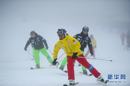 Liupanshui holds youth skiing festival