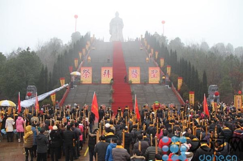 Thousands attend Nanyang ceremony to honor TCM scholar