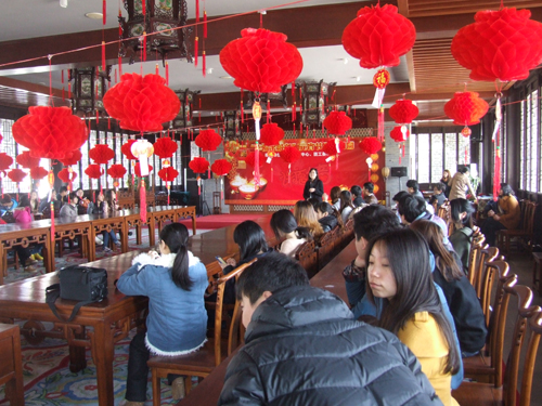 Huaqiao employees celebrate Lantern Festival