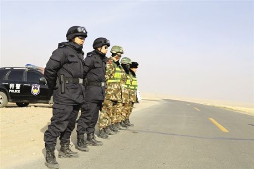 Baotou SWAT guard the return of Shenzhou XI