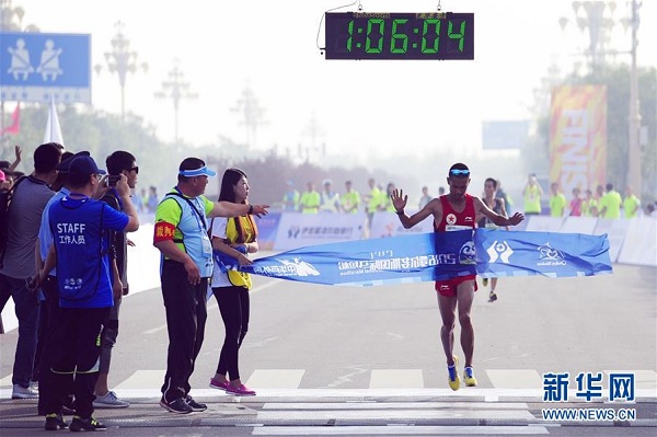 Thousands flock to Ordos for international marathon