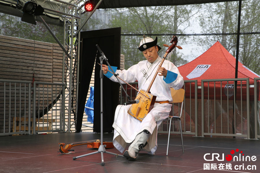 Inner Mongolian troupe performs in Berlin