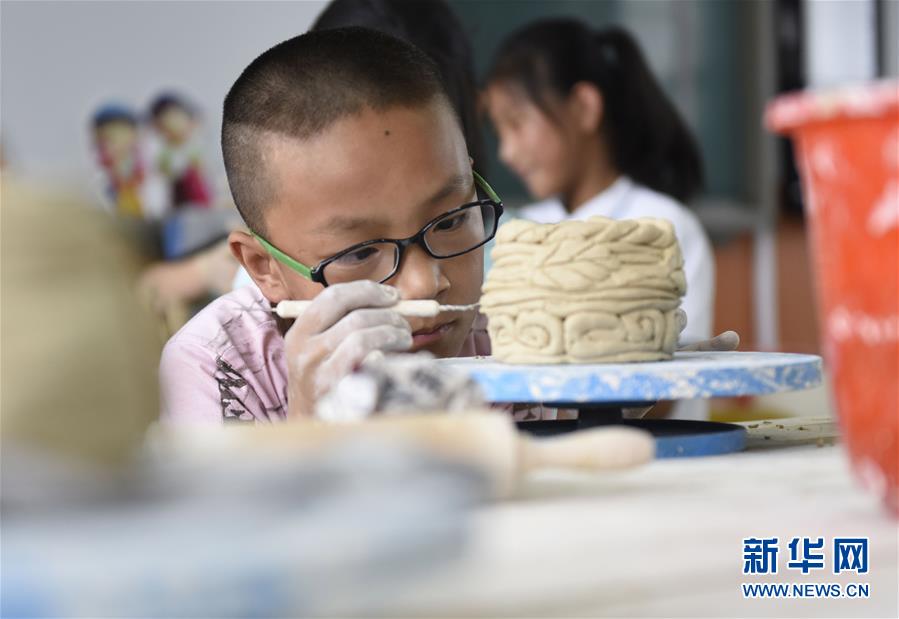 Ceramic art draws young enthusiasts