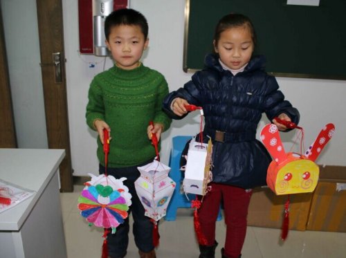 Making lanterns at Lantern Festival