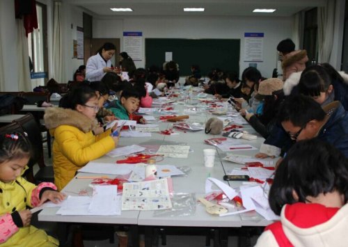 Making lanterns at Lantern Festival