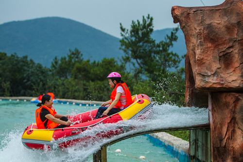 Rafting resort at Xuelang Mountain scenic spot