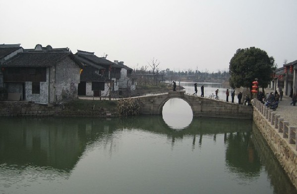 Folk customs during Spring Festival in Huahuang