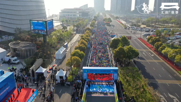 Kenyan runners win full marathons in Yixing Marathon