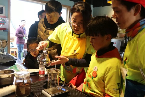 Zhangjiagang holds orienteering event for public good