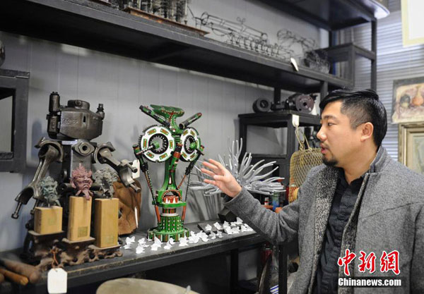 NE China teacher turns garbage into treasure