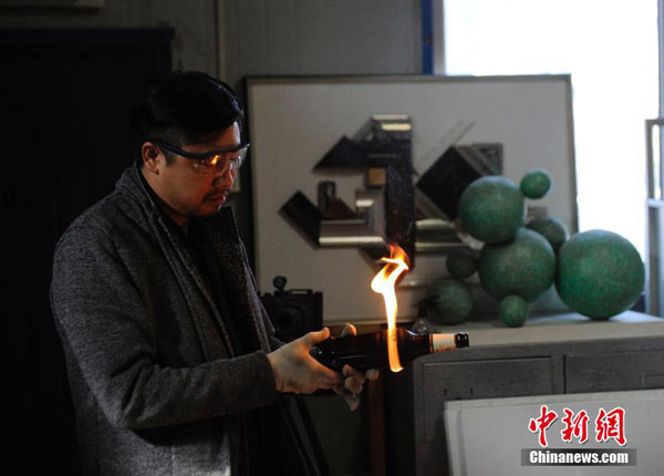 NE China teacher turns garbage into treasure