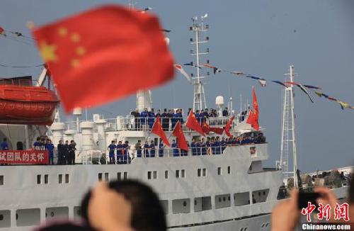 China's manned submersible Jiaolong returns to port in Qingdao