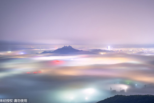 Fog turns Qingdao city into a fairyland