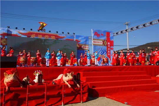 Qingdao fishermen celebrate Dragon King's birthday