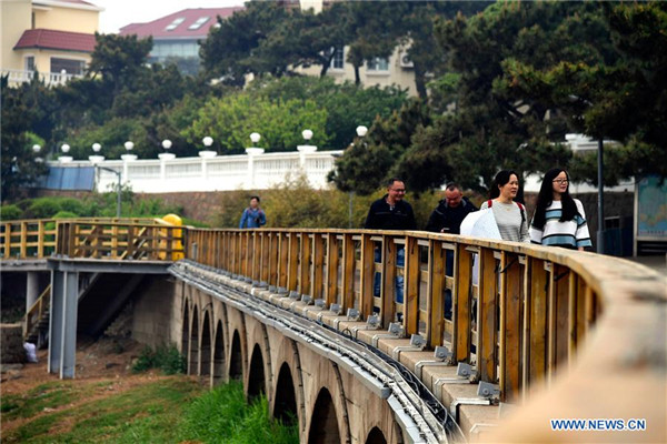 People visit Taipingjiao Park in Qingdao, E China