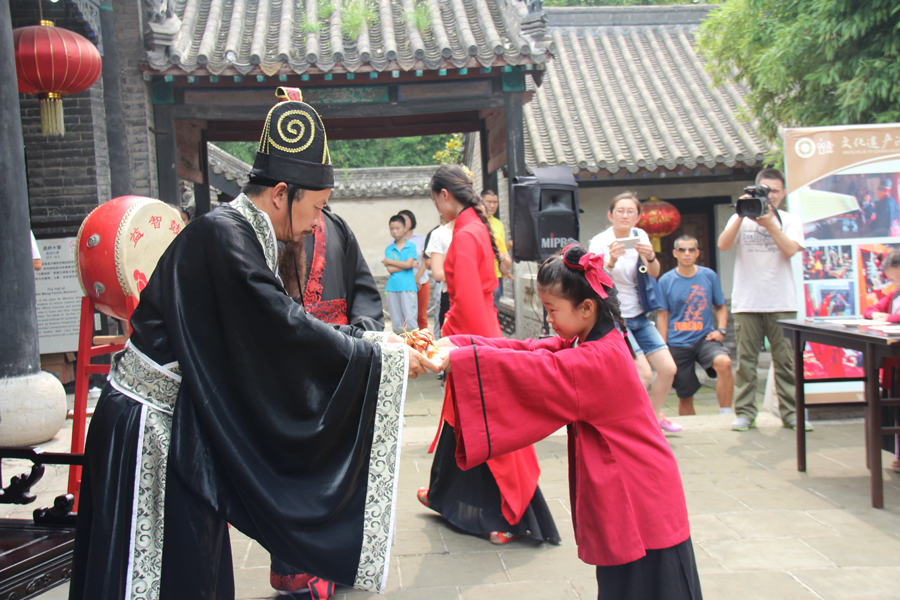 Children experience First Writing Ceremony in Shandong