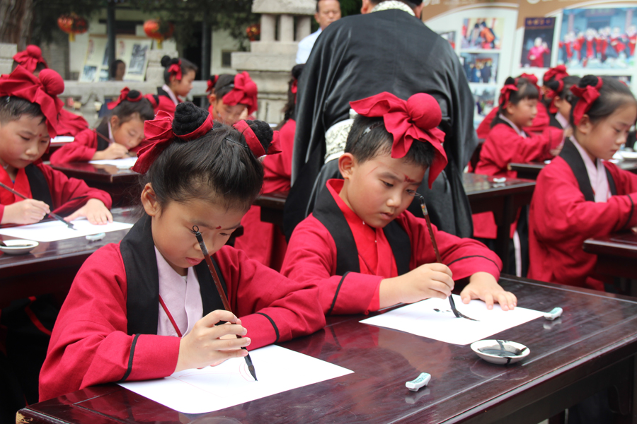 Children experience First Writing Ceremony in Shandong