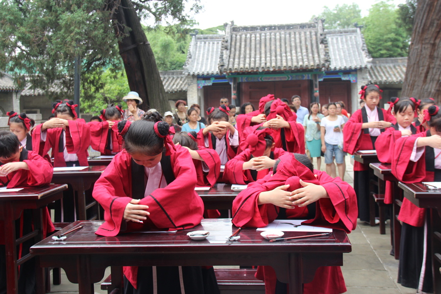 Children experience First Writing Ceremony in Shandong