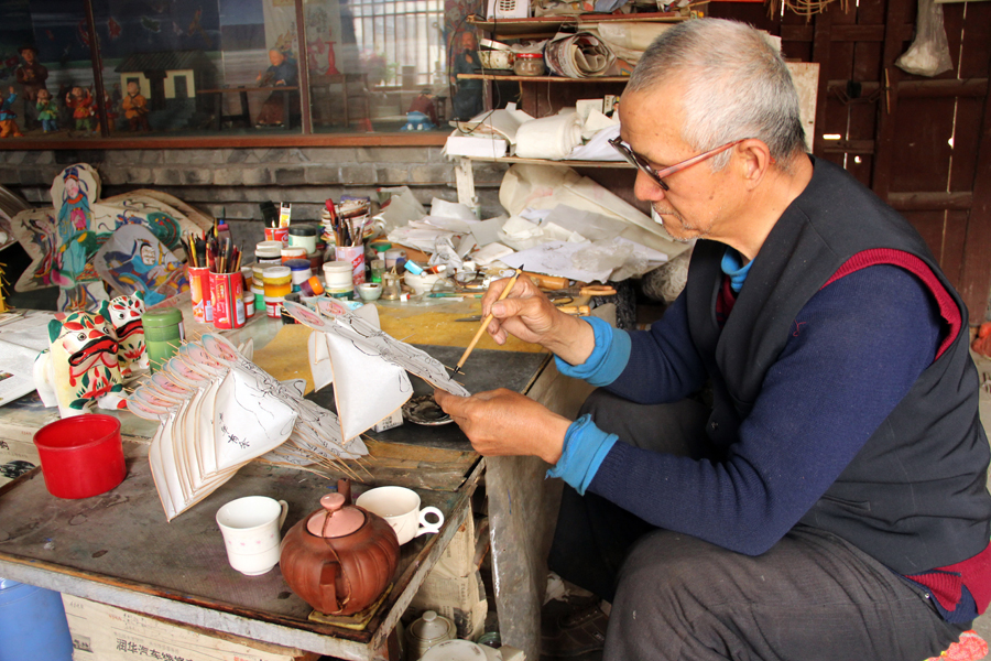 Kite-making helps city soar