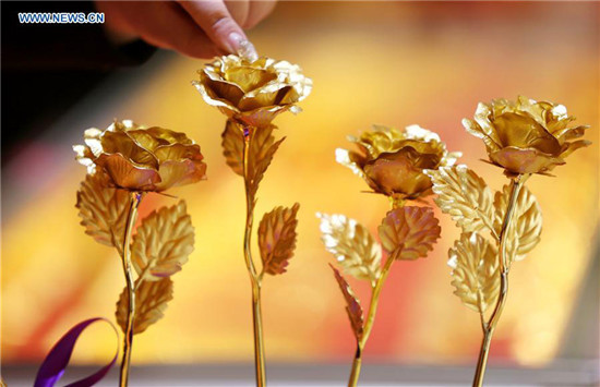 Golden roses get popular as Valentine's Day approaches