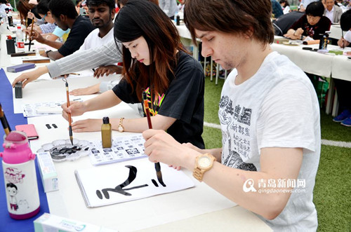 Overseas students highlight calligraphy festival