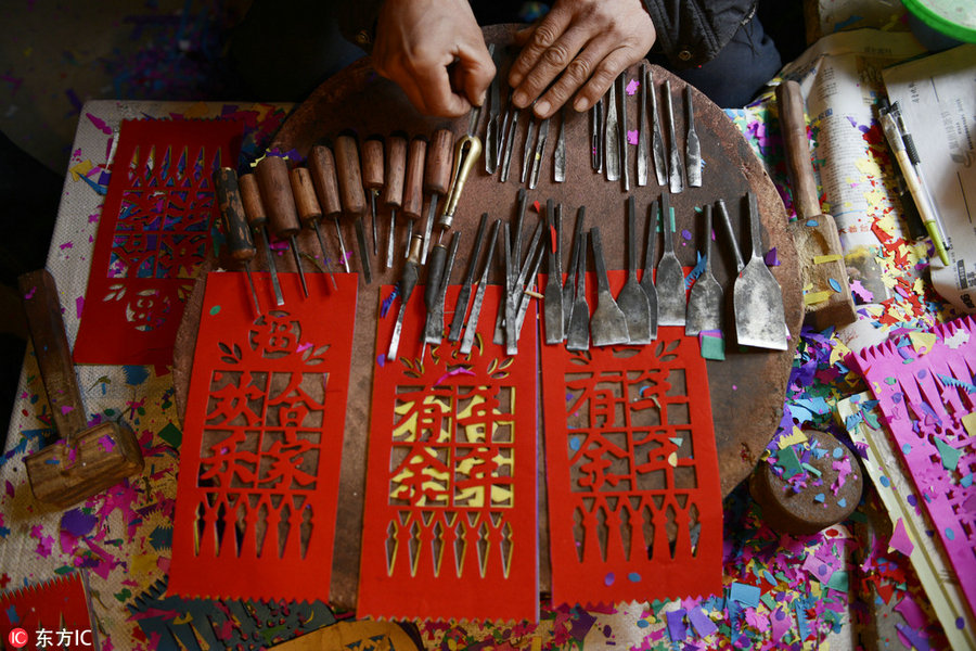 Chinese crafts bring delight to upcoming Lunar New Year