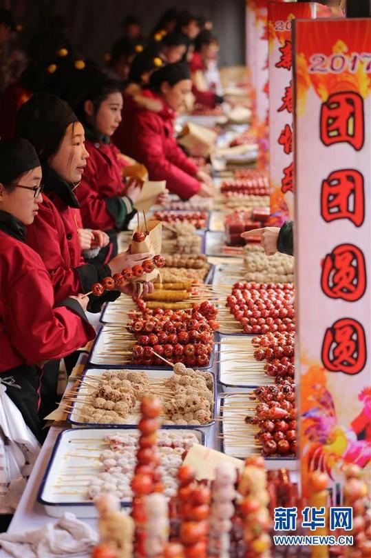 Qingdao folk fair gains popularity on opening day