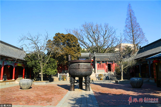 Explore traditional folk arts at Qingdao Tianhou Palace