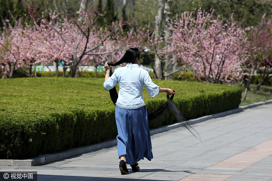 62-year-old woman keeps 3-meter-long hair