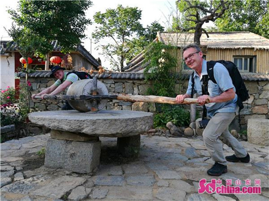 German photographers beguiled by quaint Qufu