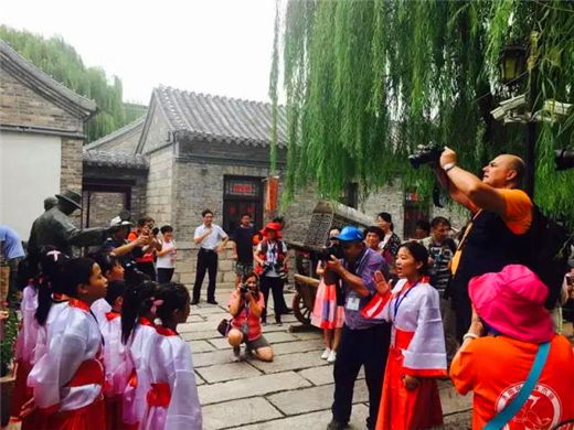 Foreign photographers record Jinan