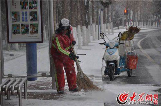 Yantai witnesses heavy snowfall