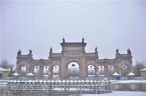 First snowfall of the season comes to Tai'an