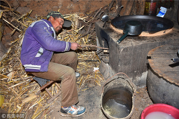 Family lives secluded life on mountain for generations