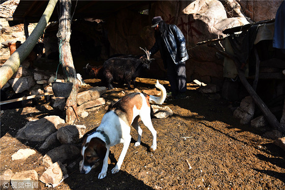 Family lives secluded life on mountain for generations