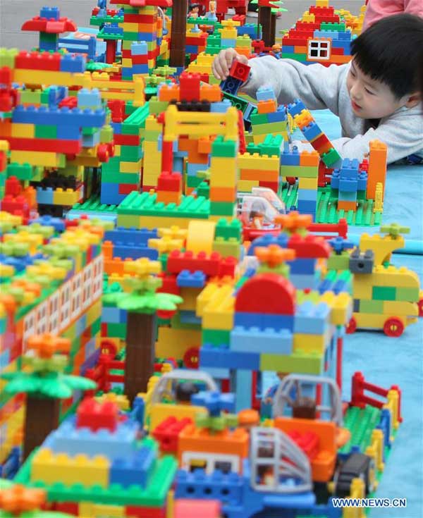 Creative contest on piling up building blocks held in Yantai