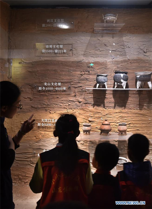 Children experience simulated archaeological excavation at Shandong Museum