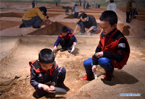 Children experience simulated archaeological excavation at Shandong Museum