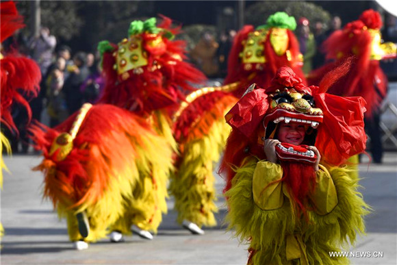 Lion dance performed in E China to greet new year